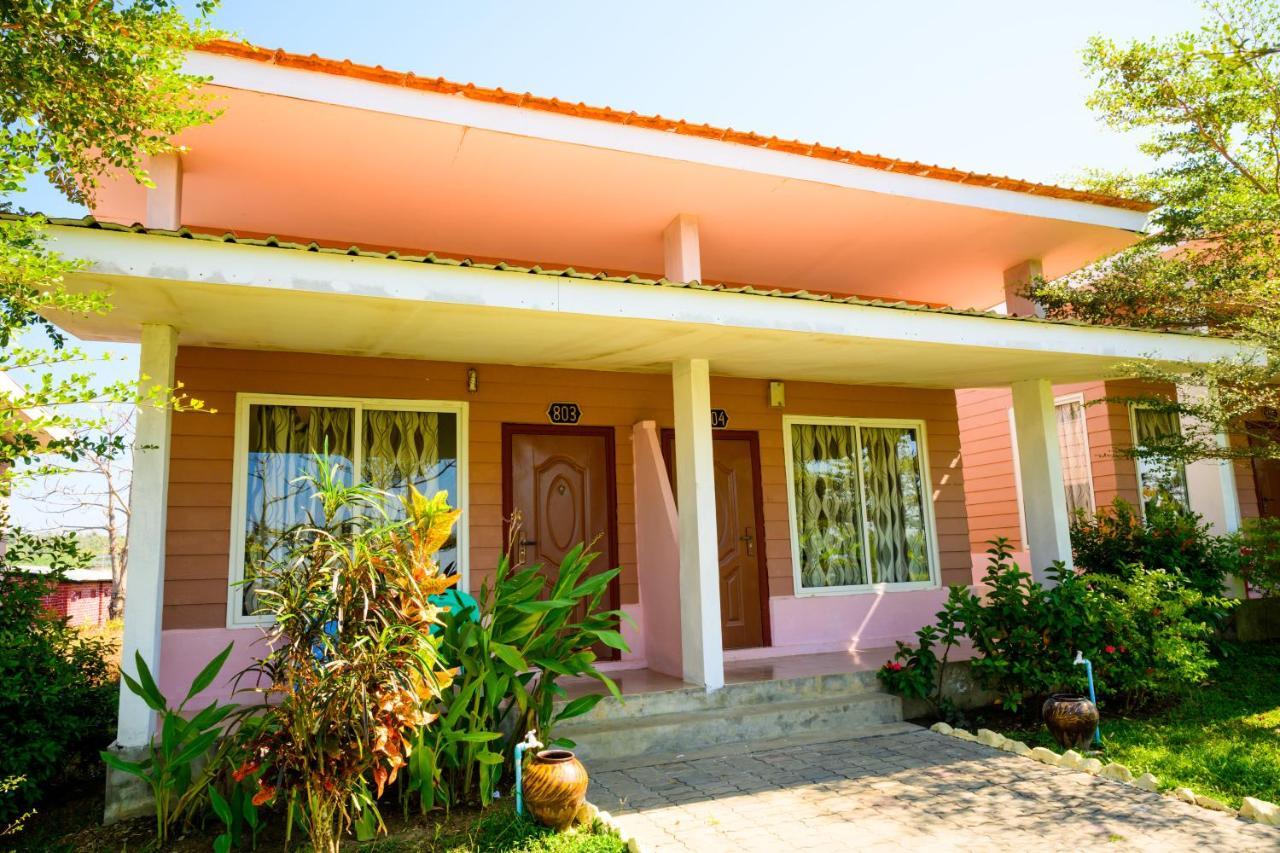 Lover View Pool Bar & Bungalows Ngwesaung Luaran gambar